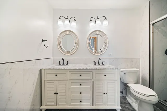 $2,950 | 815 Pearson Street, Unit 10, Des Plaines, IL 60016