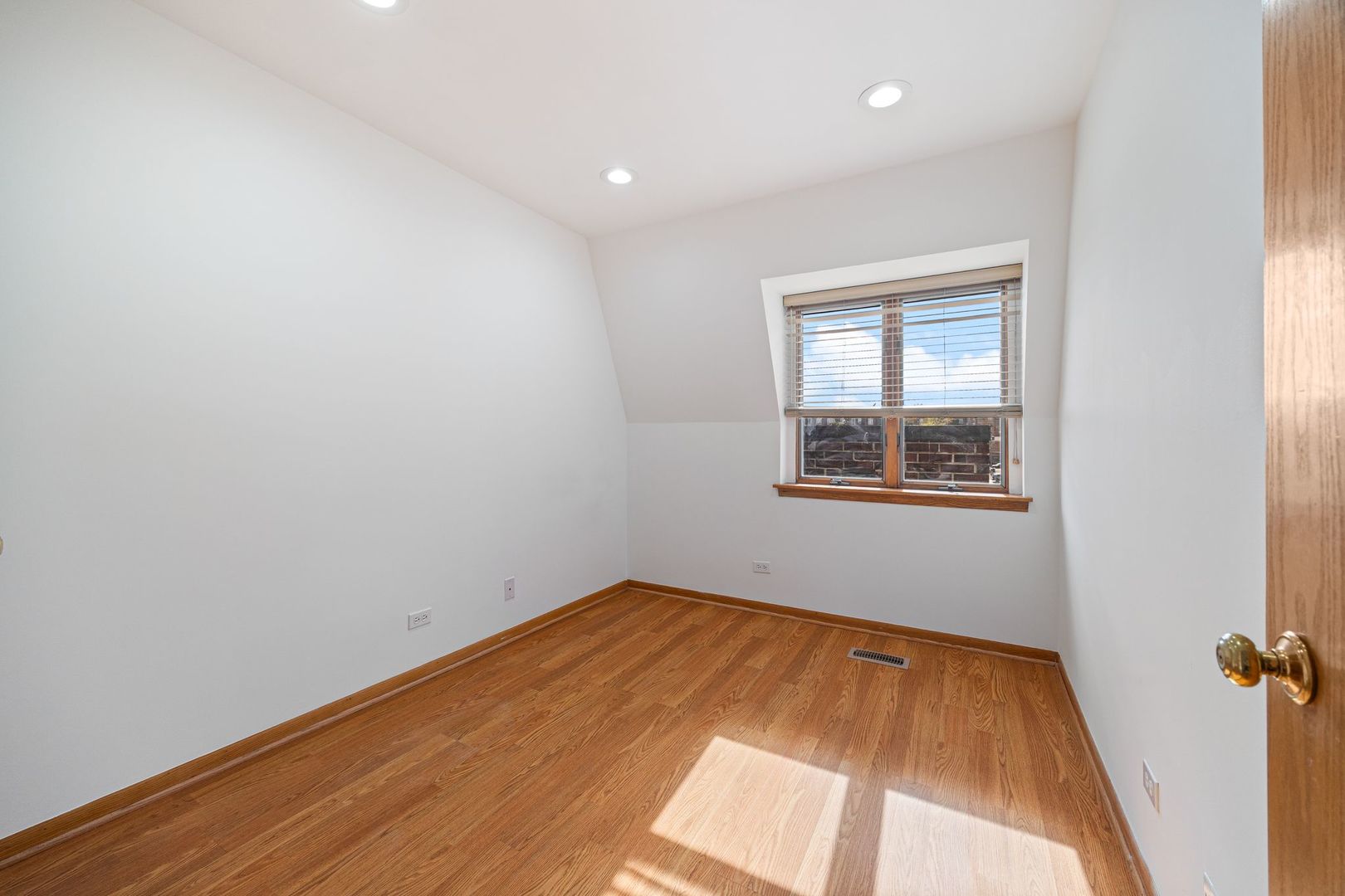 815 Pearson Street, Unit 10 Des Plaines, IL 60016 - Photo 21 of 26