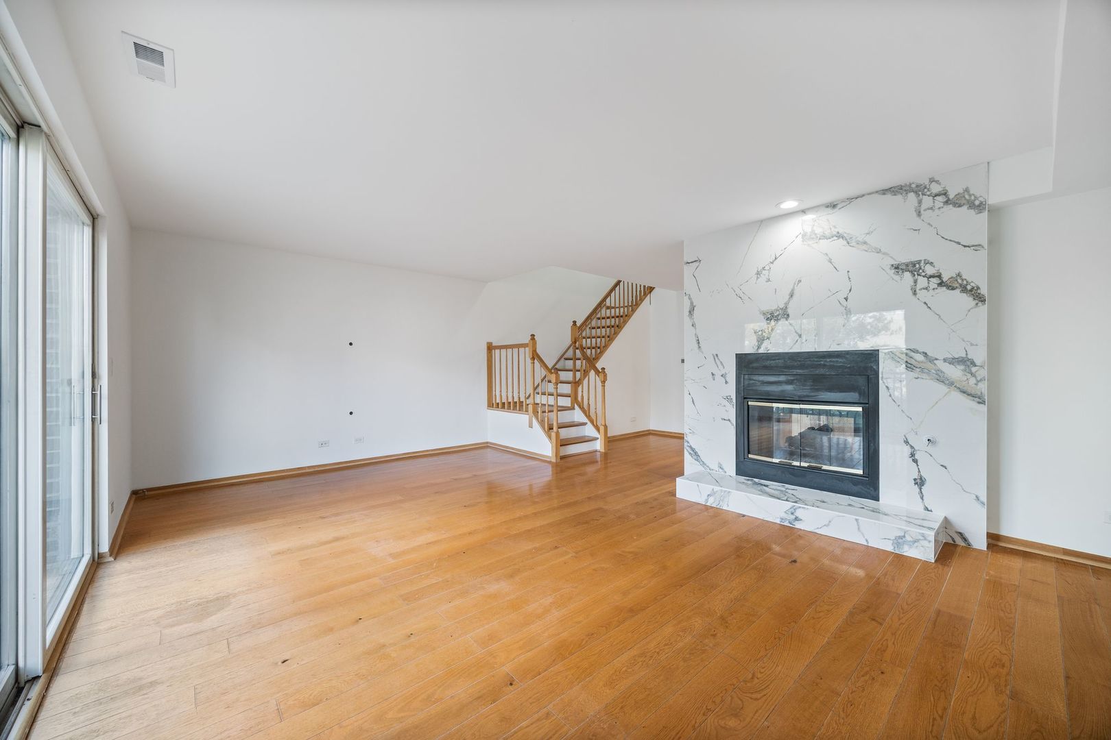 815 Pearson Street, Unit 10 Des Plaines, IL 60016 - Photo 6 of 26