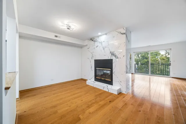 $2,950 | 815 Pearson Street, Unit 10, Des Plaines, IL 60016