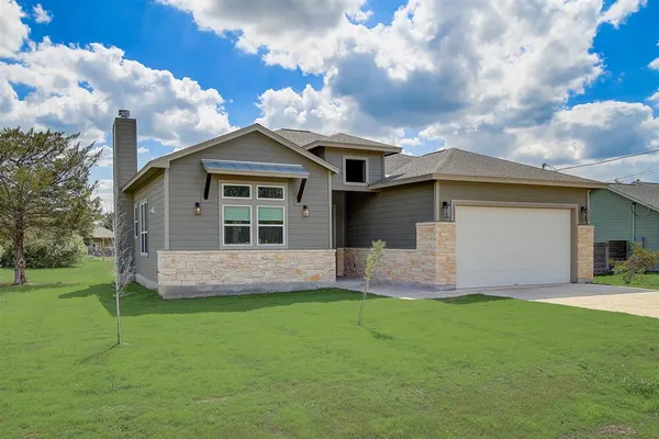 $2,595 | 121 Naalehu Court, Bastrop, TX 78602