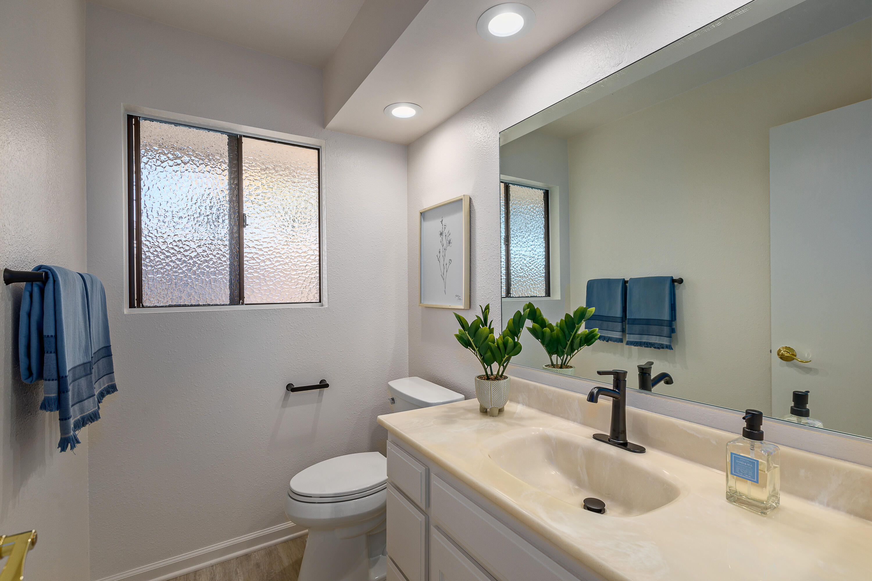 3773 Lincoln Road Santa Barbara, CA 93110 - Photo 14 of 22 Bath