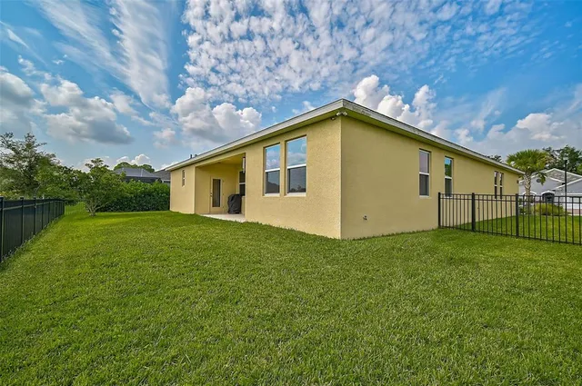 front view of house with a yard