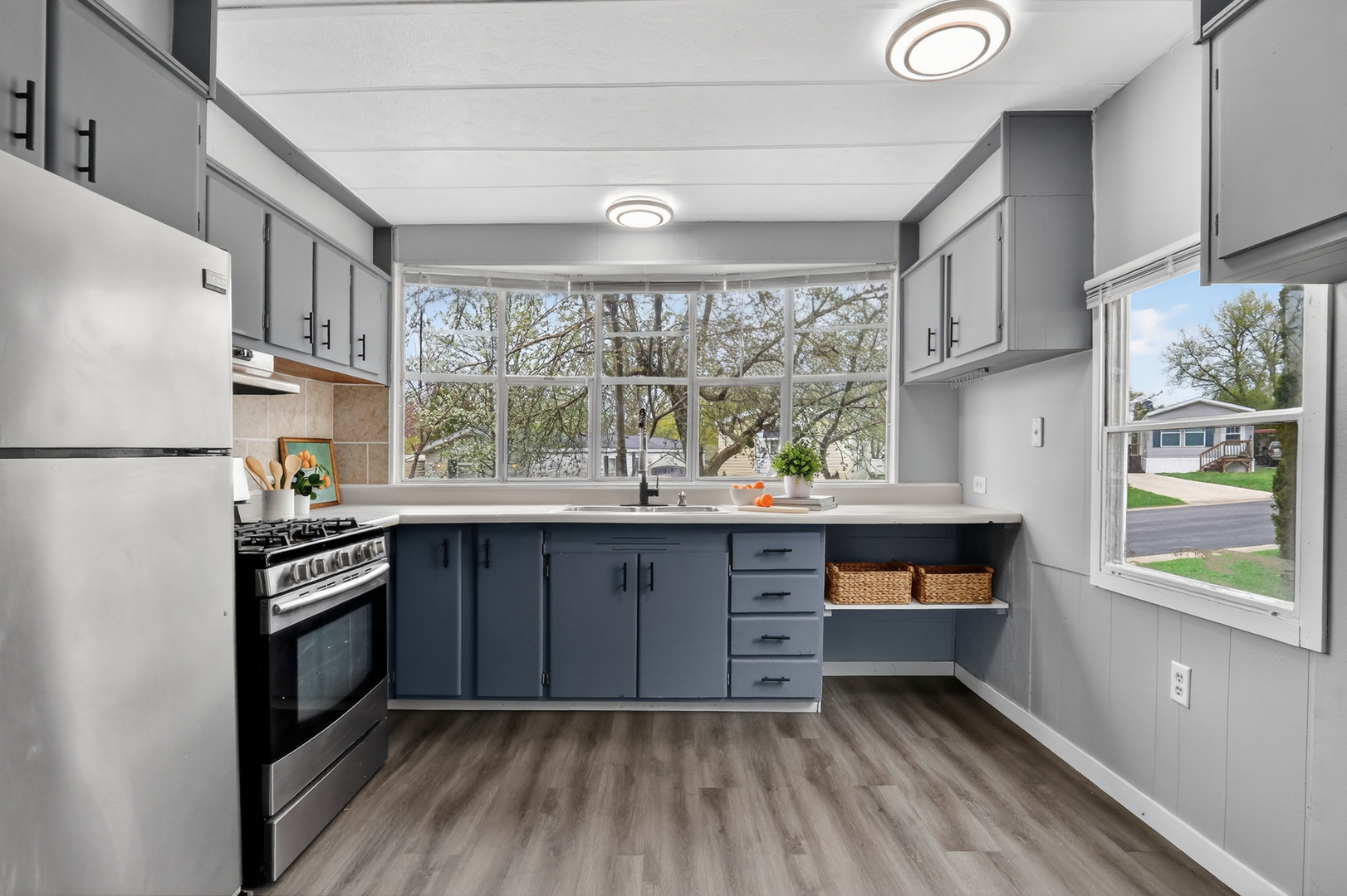 917 Lunga Drive Round Lake, IL 60073 - Photo 6 of 13 a kitchen with granite countertop a stove a sink and a refrigerator