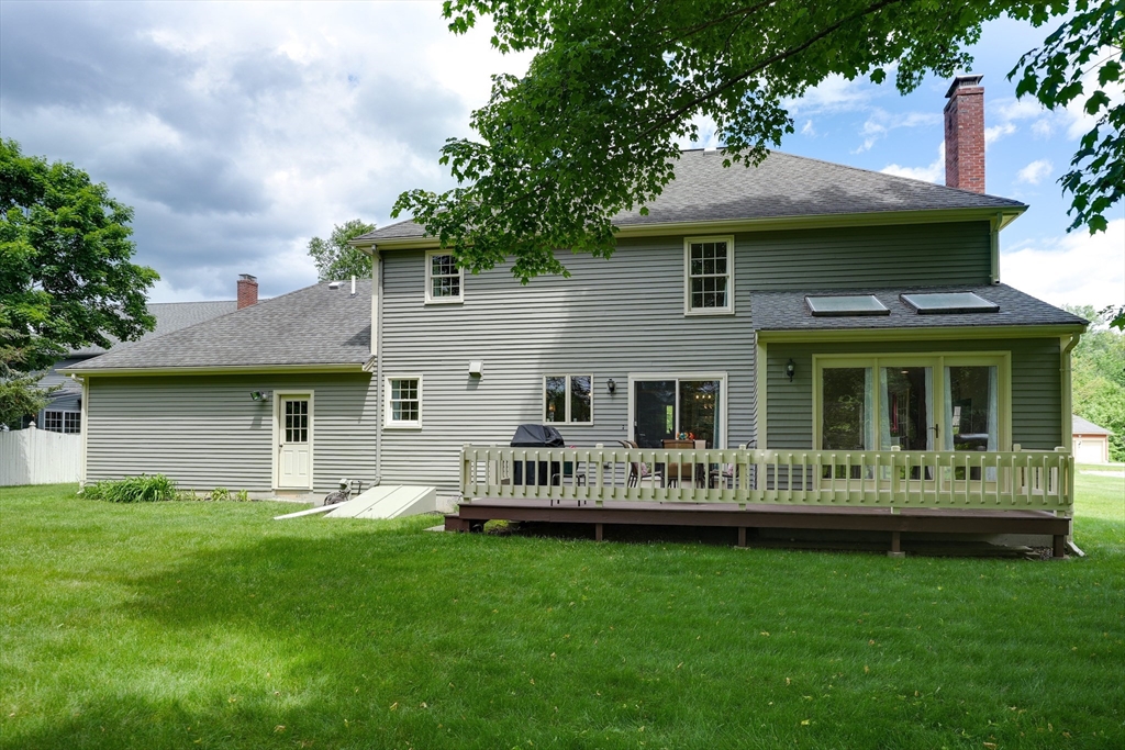 15 Lanthorn Road Northborough, MA 01532 - Photo 4 of 37 a front view of a house with a garden