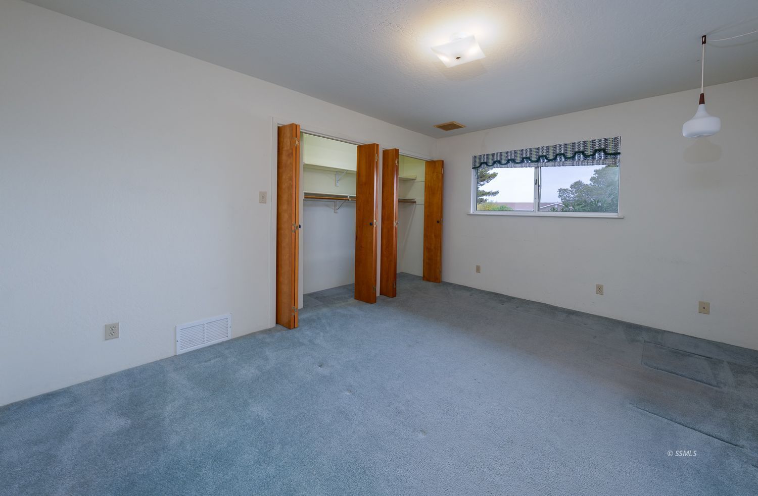 1313 Autumn Avenue Ridgecrest, CA 93555 - Photo 12 of 50 an empty room with windows and closet