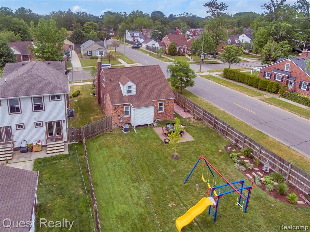 1268 Hampton Road Grosse Pointe Woods, MI 48236 - Photo 39 of 45
