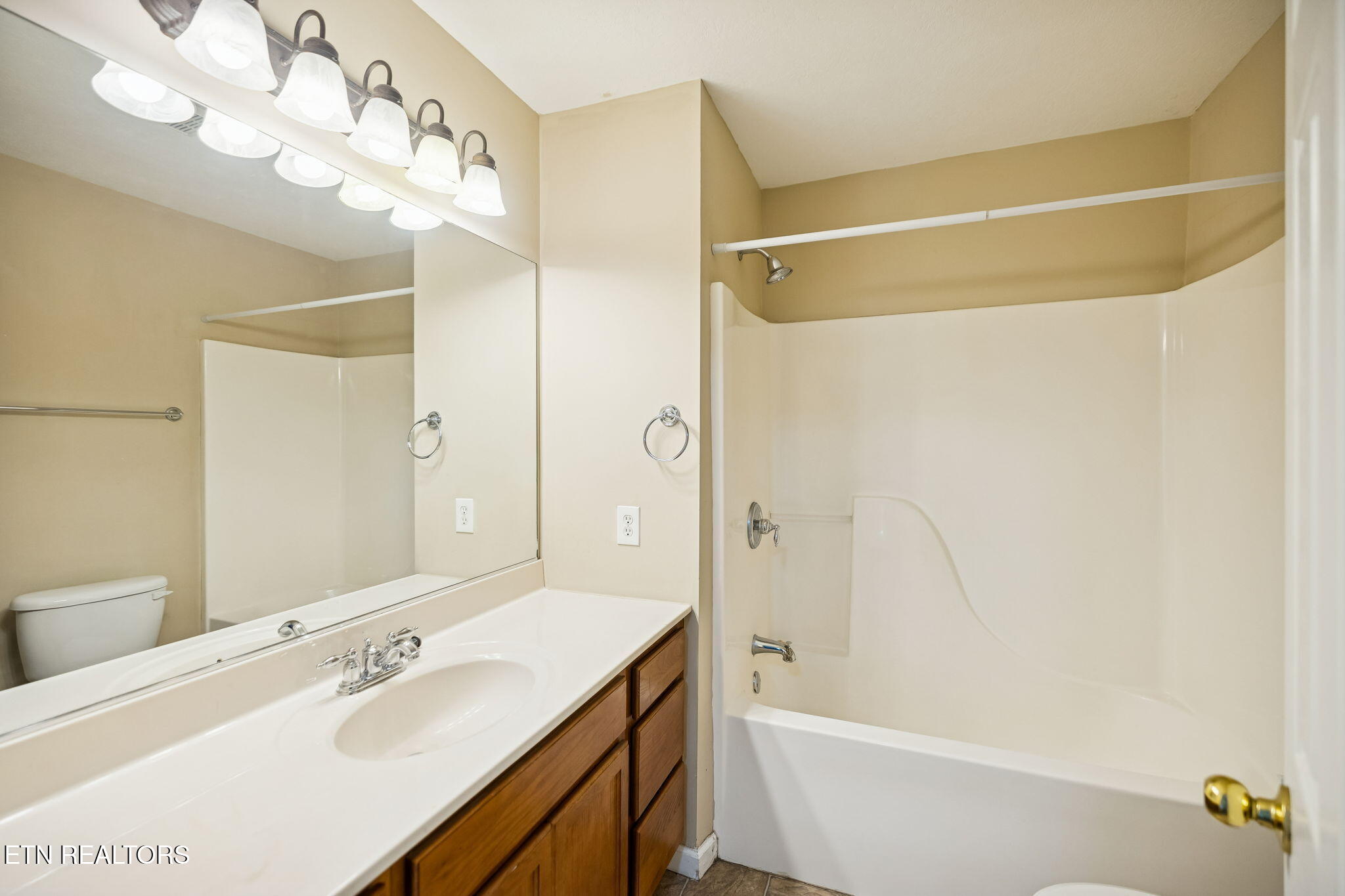 948 Micro Way Knoxville, TN 37912 - Photo 17 of 23 19-948 Micro Way - 014