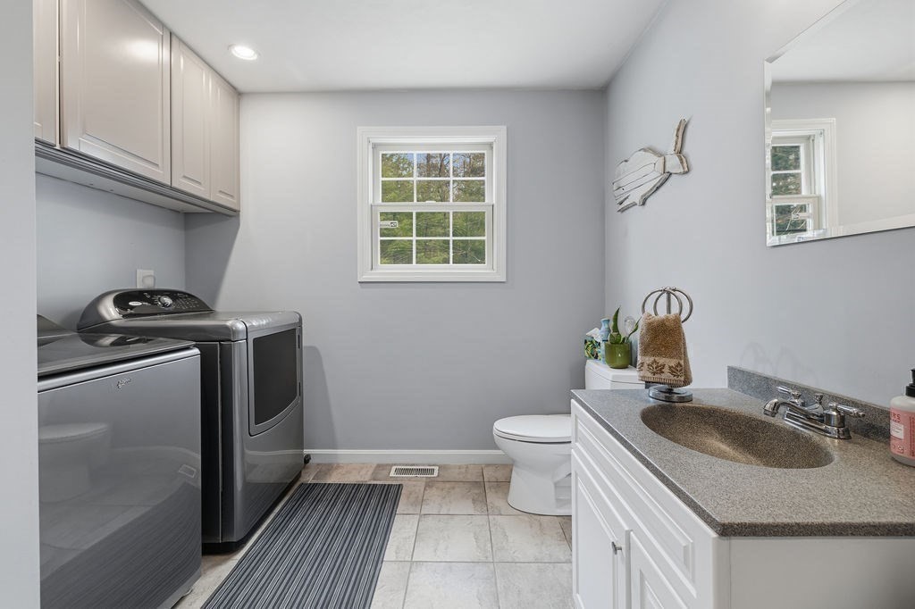 159 High Street Carver, MA 02330 - Photo 13 of 35