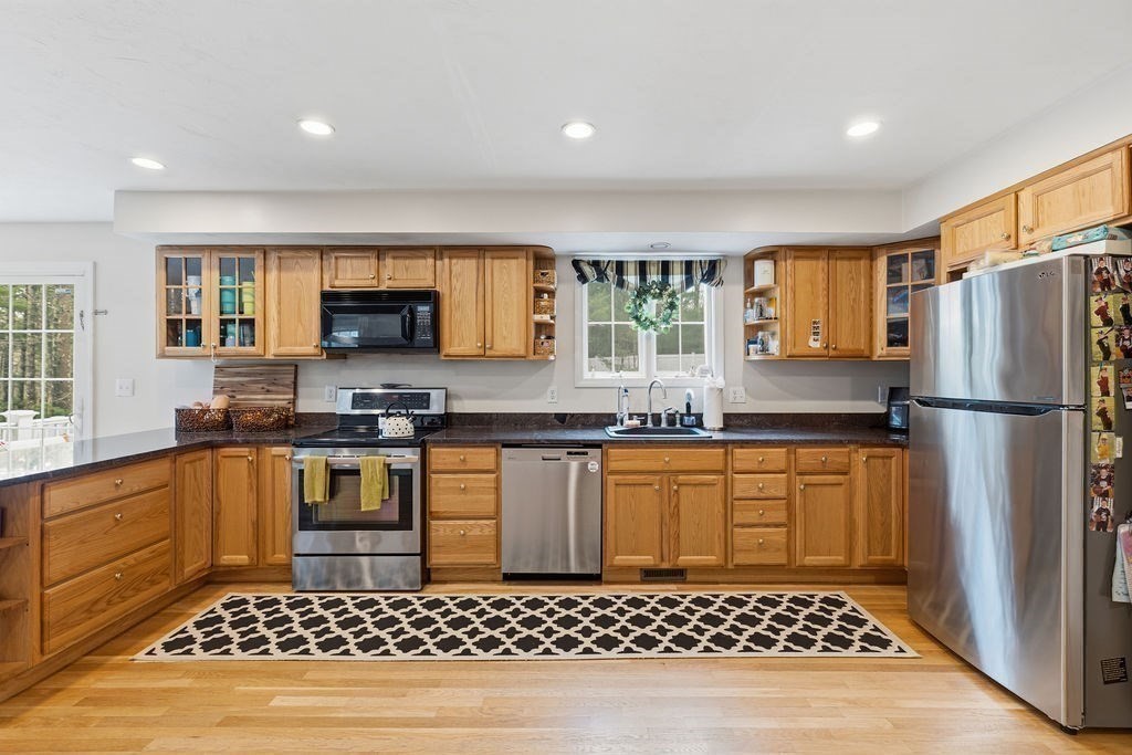 159 High Street Carver, MA 02330 - Photo 4 of 35