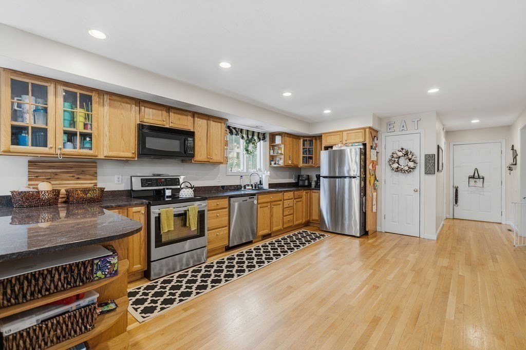 159 High Street Carver, MA 02330 - Photo 5 of 35