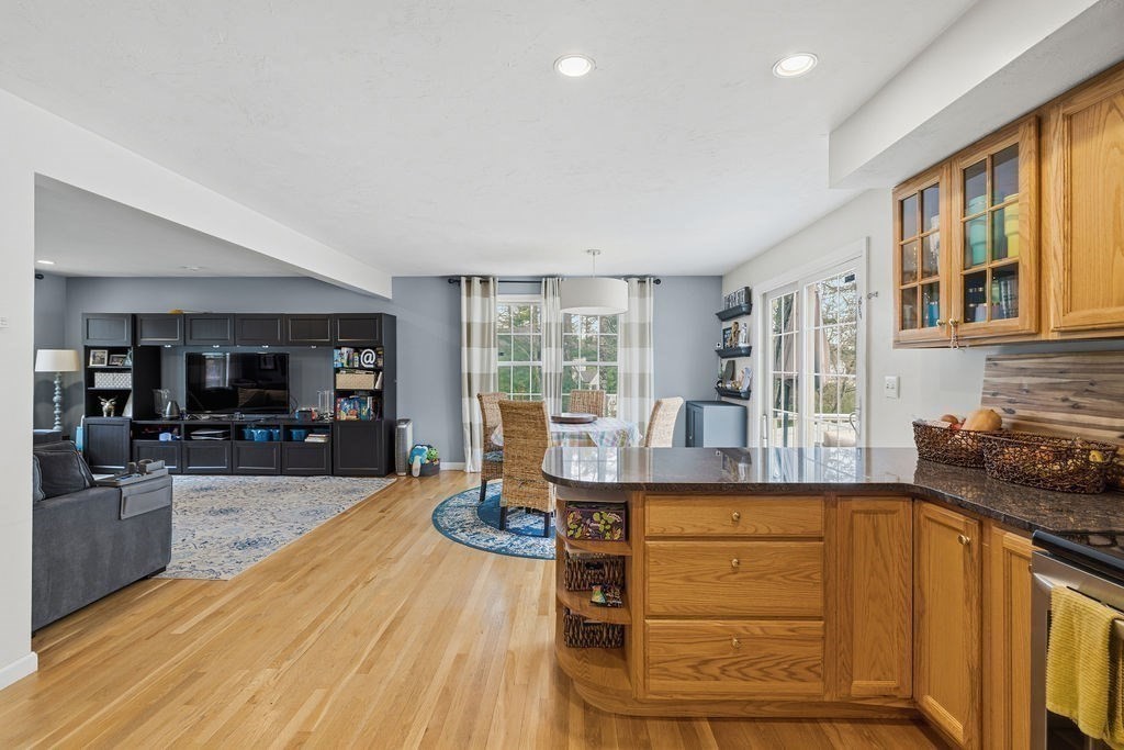 159 High Street Carver, MA 02330 - Photo 6 of 35