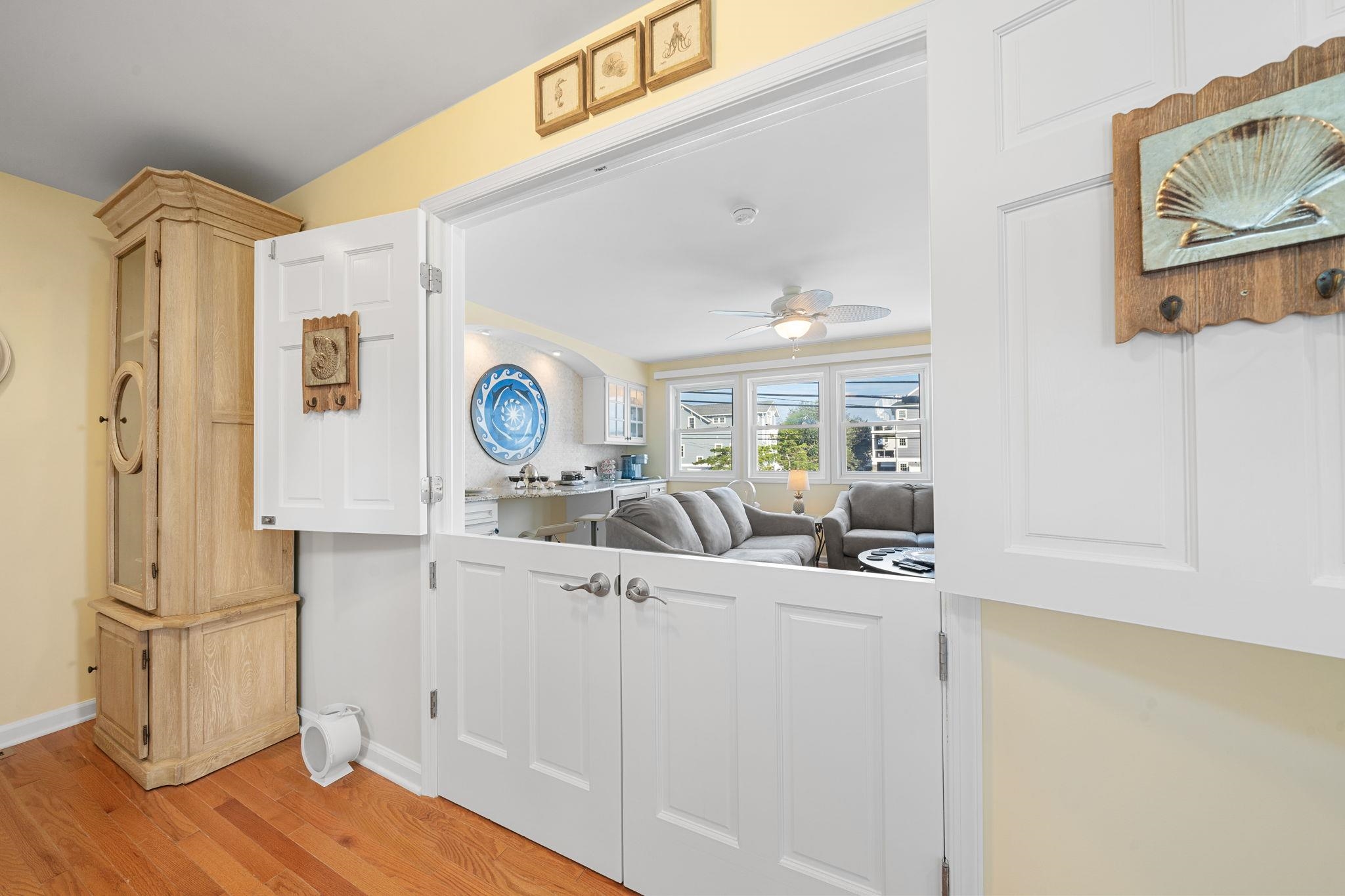 704 South Commonwealth Avenue Strathmere, NJ 08248 - Photo 9 of 50 a very nice looking room with a large window