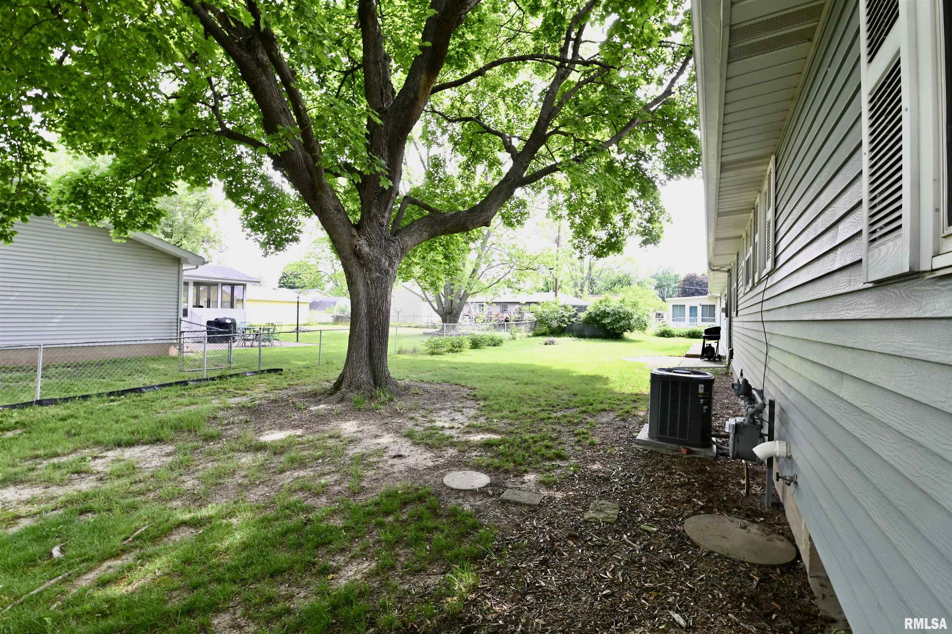 2273 Robin Road Washington, IL 61571 - Photo 26 of 32 Gallery Image 26