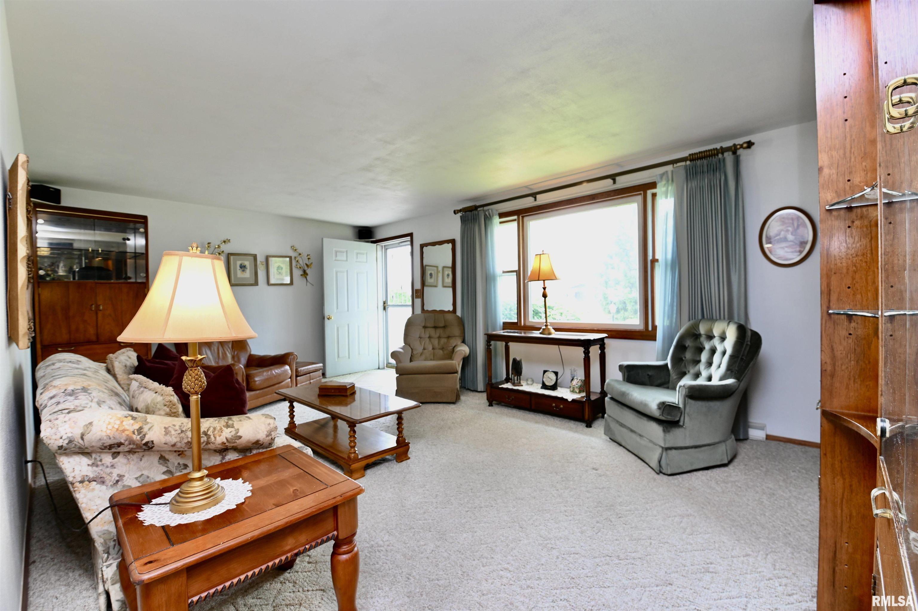 2273 Robin Road Washington, IL 61571 - Photo 3 of 32 Gallery Image 3