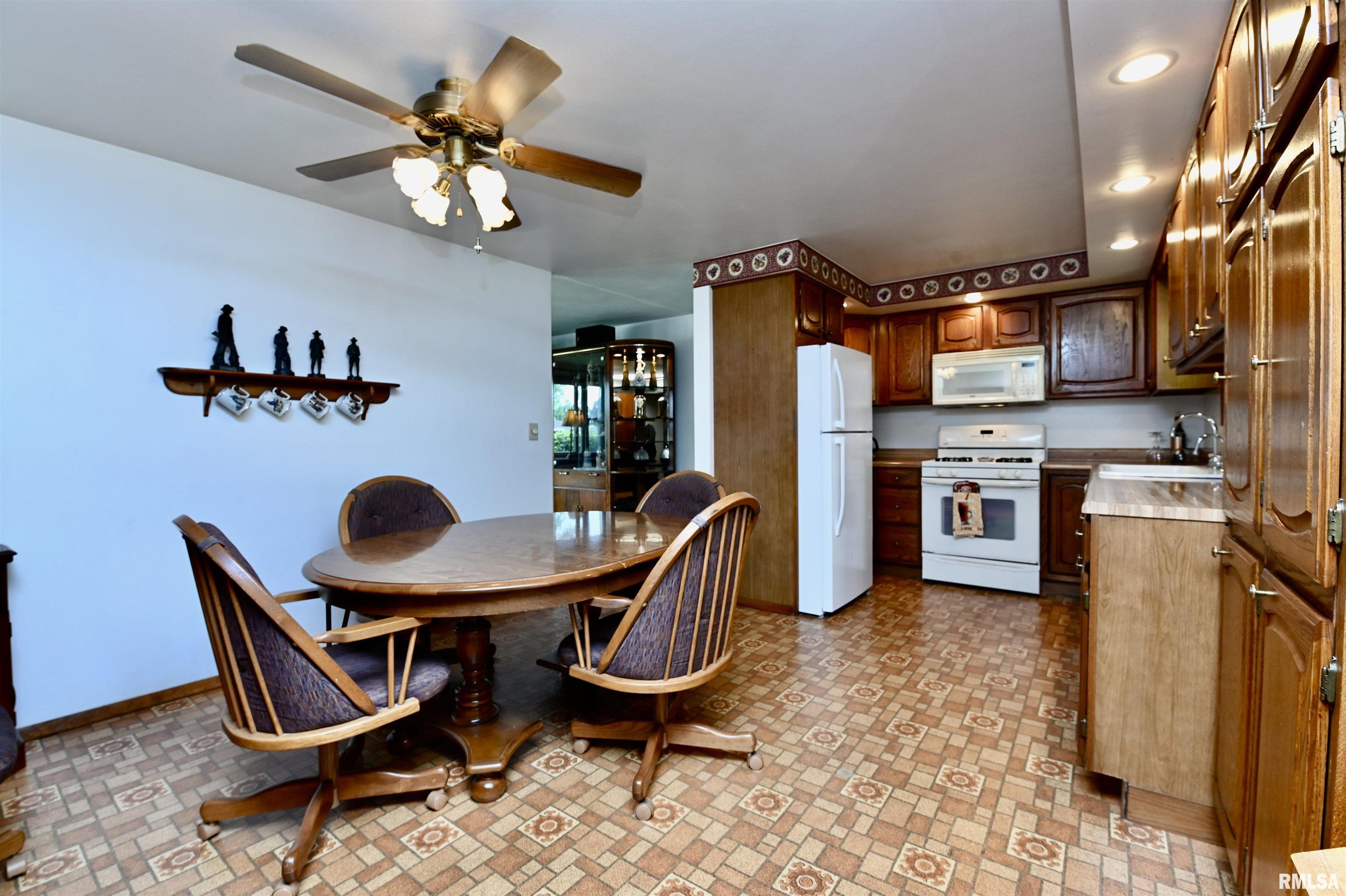 2273 Robin Road Washington, IL 61571 - Photo 8 of 32 Gallery Image 8