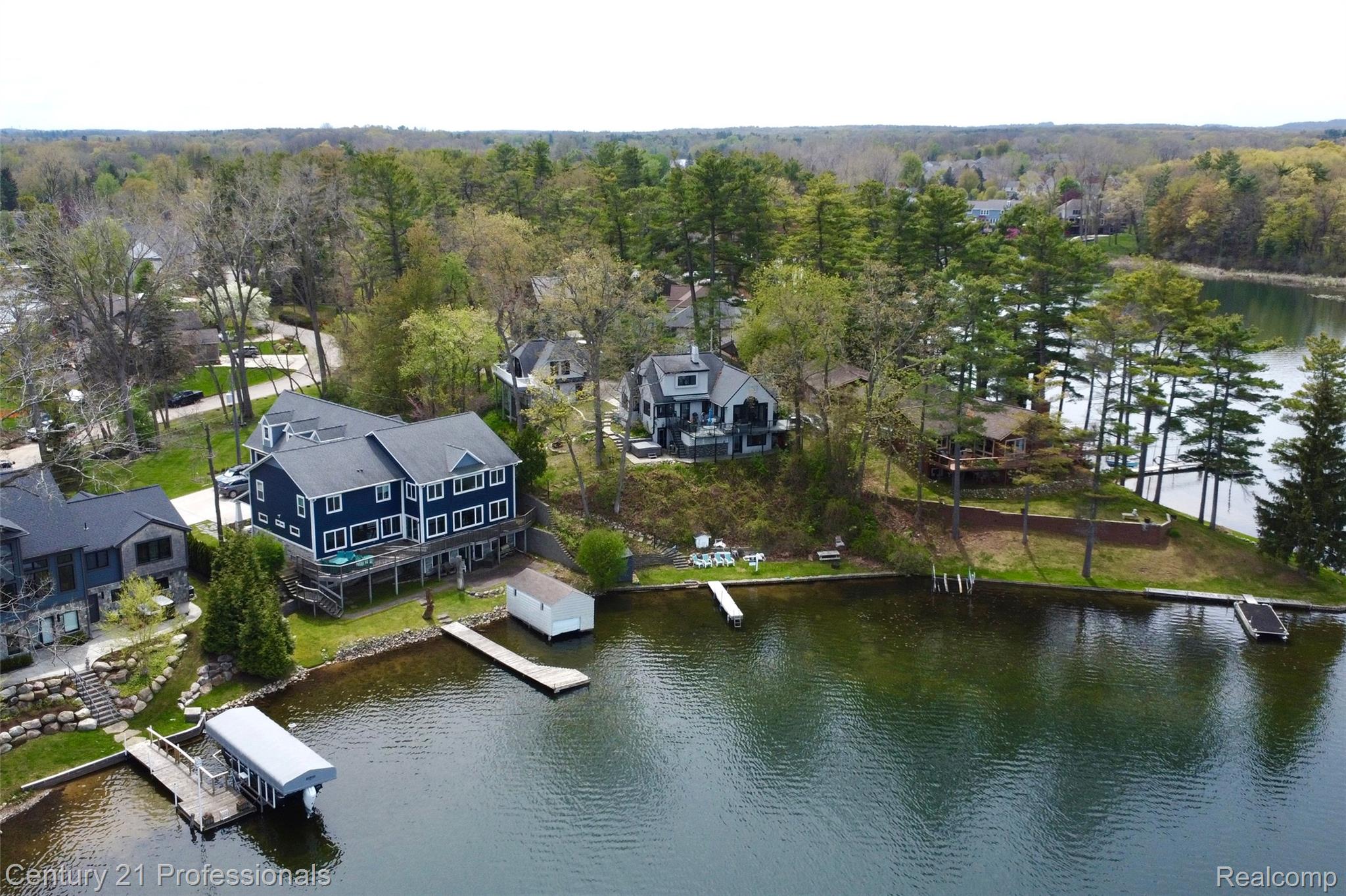 910 West Pine Tree Road West Lake Orion, MI 48362 - Photo 50 of 52 Aerial perspective of suburban area with a nearby body of water