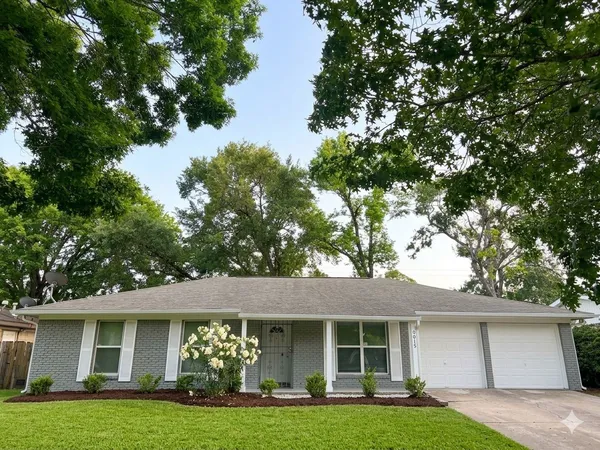 $2,200 | 6015 West Airport Boulevard, Houston, TX 77035