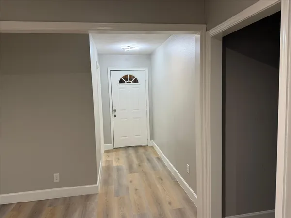 $2,200 | 6015 West Airport Boulevard, Houston, TX 77035