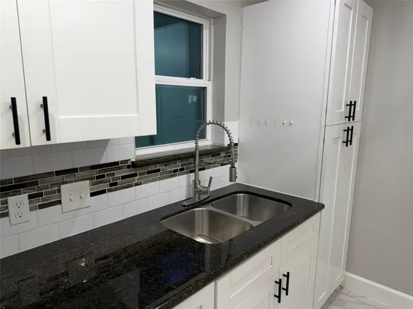 $2,200 | 6015 West Airport Boulevard, Houston, TX 77035