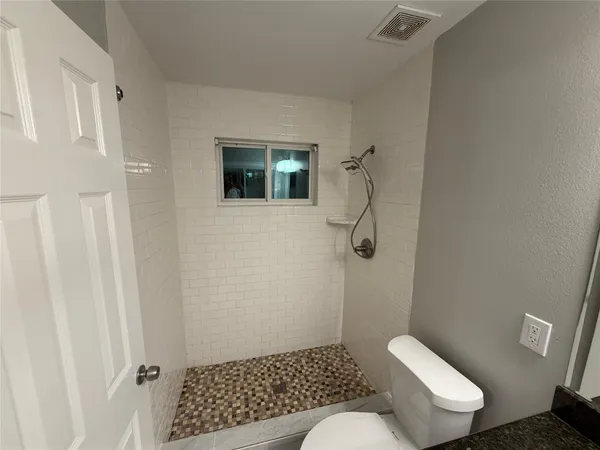 $2,200 | 6015 West Airport Boulevard, Houston, TX 77035