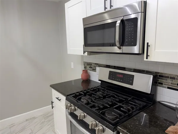 $2,200 | 6015 West Airport Boulevard, Houston, TX 77035