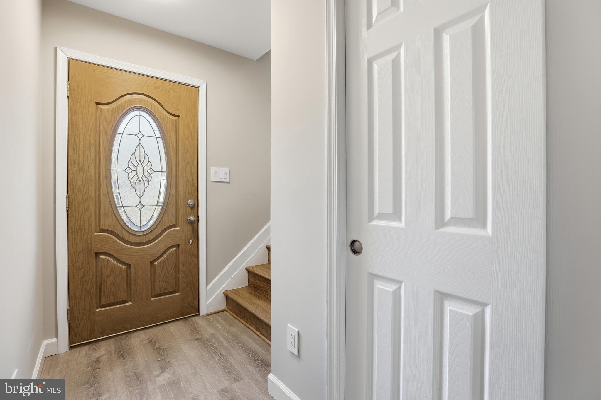 19 Roe Lane Arnold, MD 21012 - Photo 4 of 35 Main Level Entrance