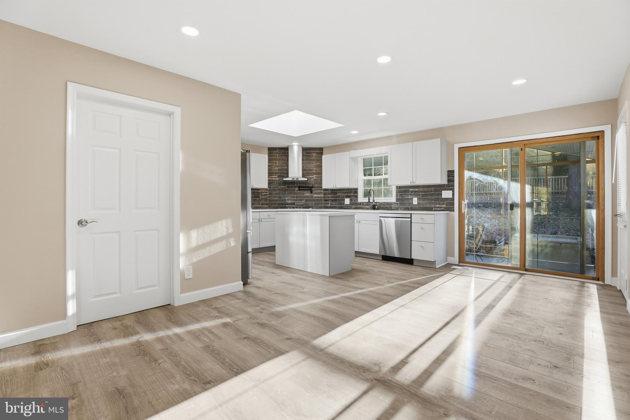 19 Roe Lane Arnold, MD 21012 - Photo 10 of 35 Spacious Chef's Kitchen-Complete Renovation