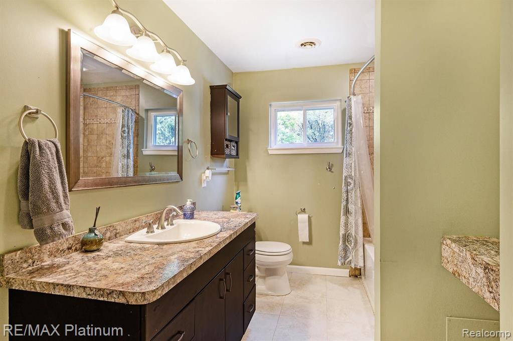 6472 Bullard Road Fenton, MI 48430 - Photo 15 of 24 Gallery Image 15