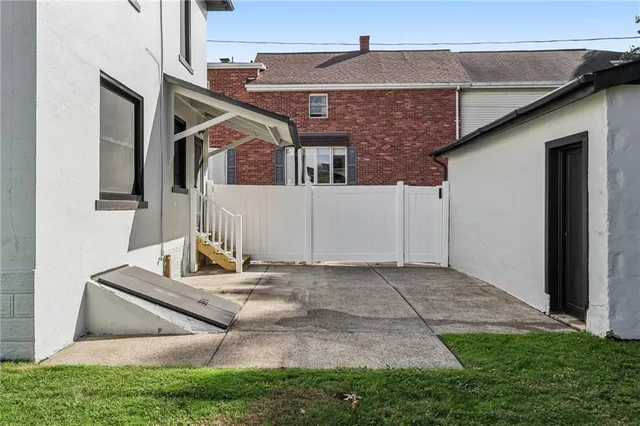 $550,000 | 510 Virginia Avenue, Oakmont, PA 15139