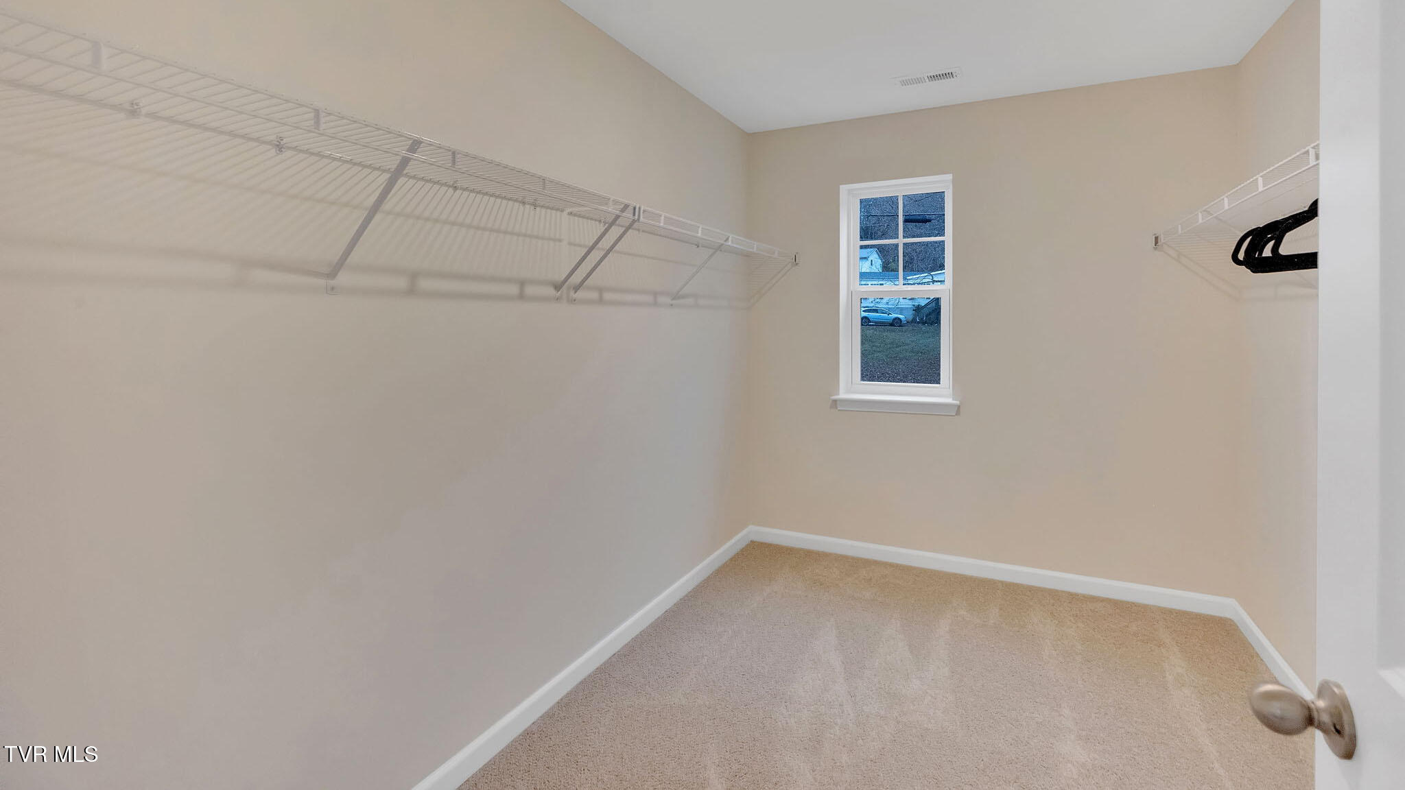 1092 Edison Road Johnson City, TN 37615 - Photo 16 of 27 15 - Walk-in Closet