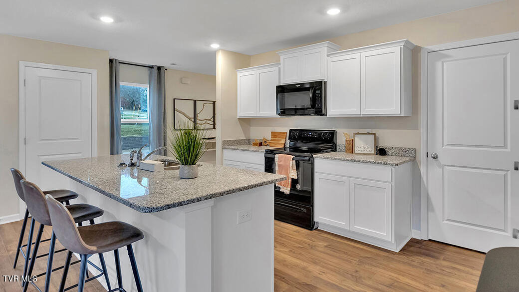 1092 Edison Road Johnson City, TN 37615 - Photo 3 of 27 05 - Kitchen 02