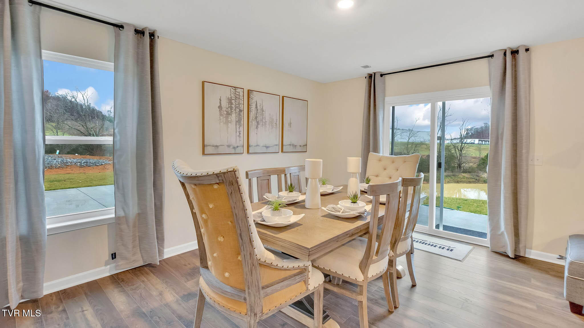 1092 Edison Road Johnson City, TN 37615 - Photo 6 of 27 09 - Dining Area Great Room