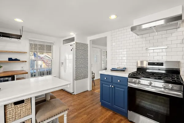 $725,000 | 7 Moreland Avenue, Hull, MA 02045