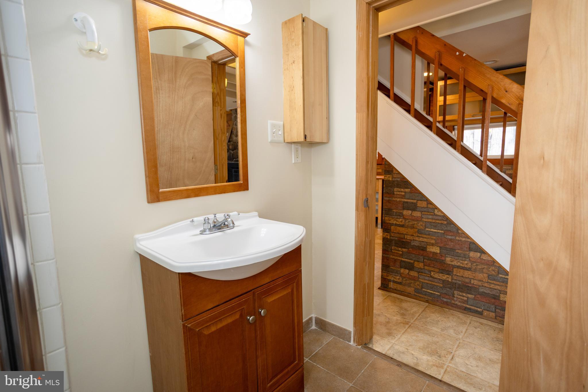 11961 Mente Road Manassas, VA 20112 - Photo 11 of 40 Main level full bath