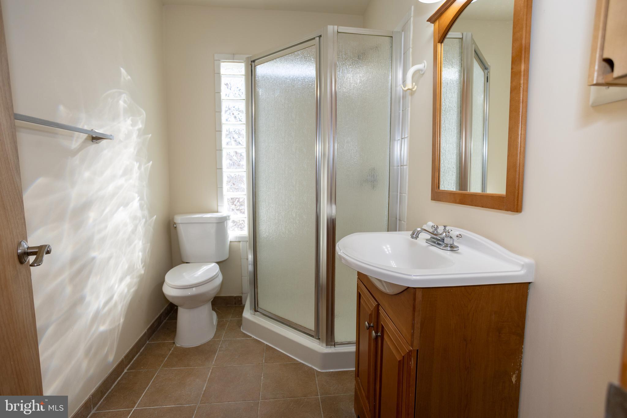 11961 Mente Road Manassas, VA 20112 - Photo 12 of 40 Main level full bath1