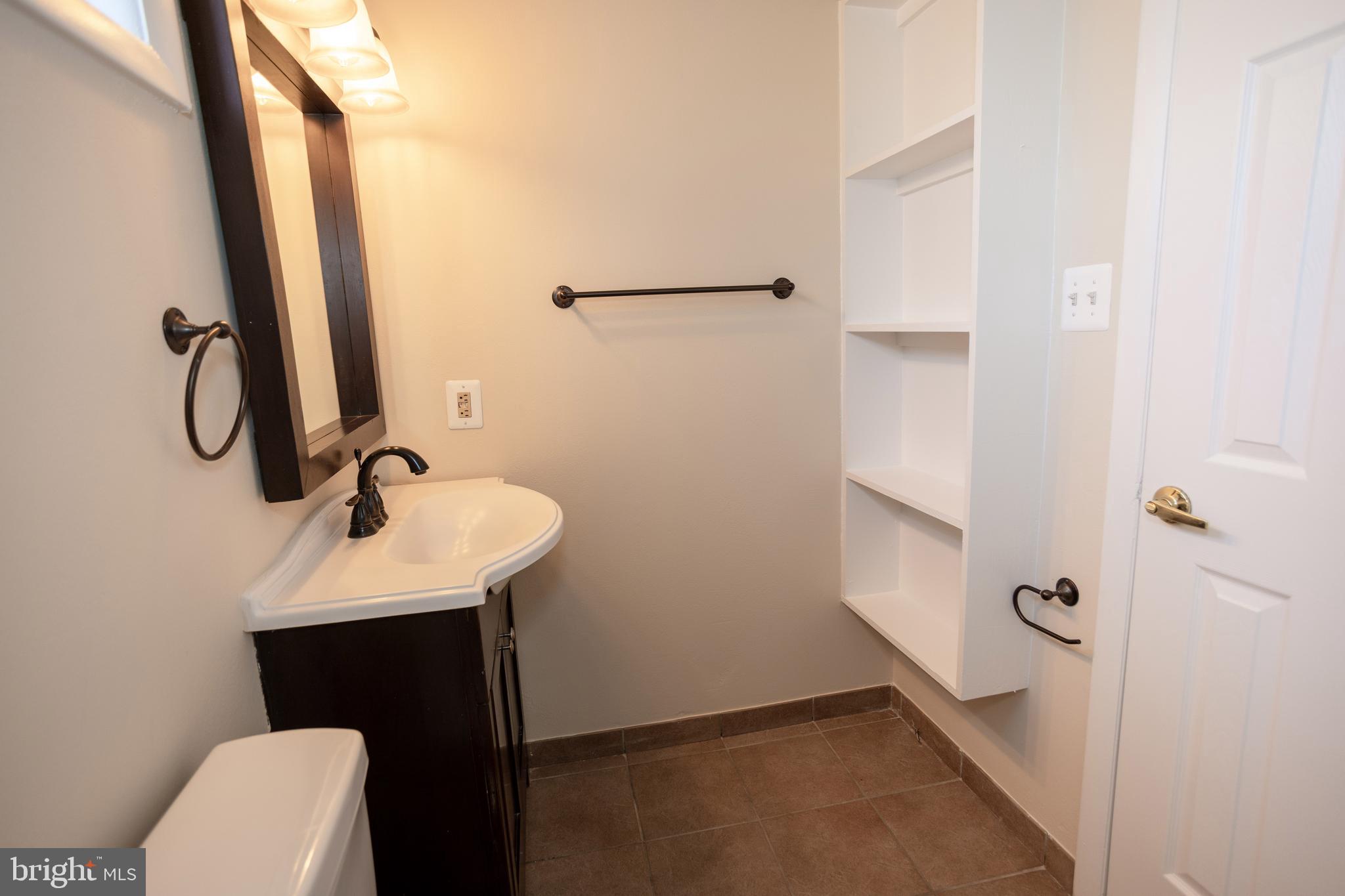 11961 Mente Road Manassas, VA 20112 - Photo 23 of 40 Primary bathroom1