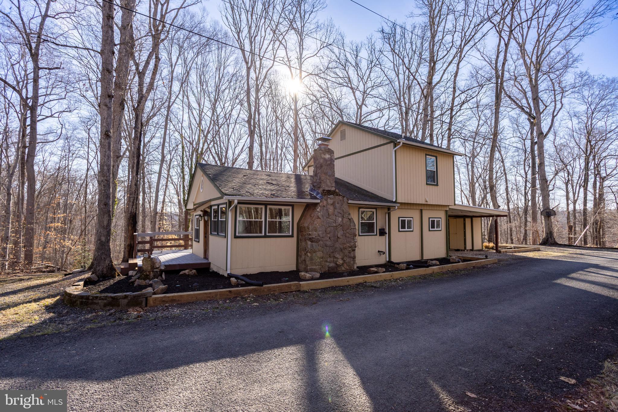 11961 Mente Road Manassas, VA 20112 - Photo 3 of 40 Right side exterior