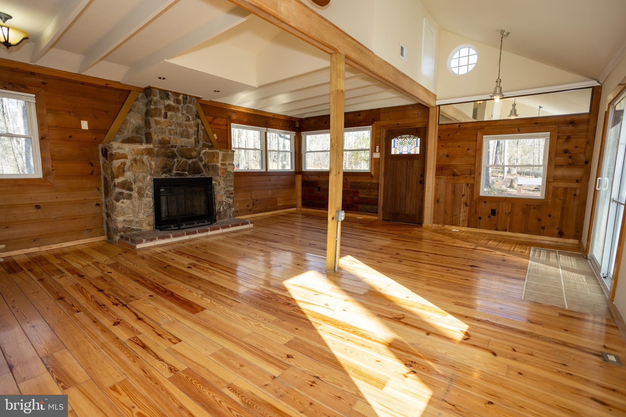 11961 Mente Road Manassas, VA 20112 - Photo 6 of 40 Living room