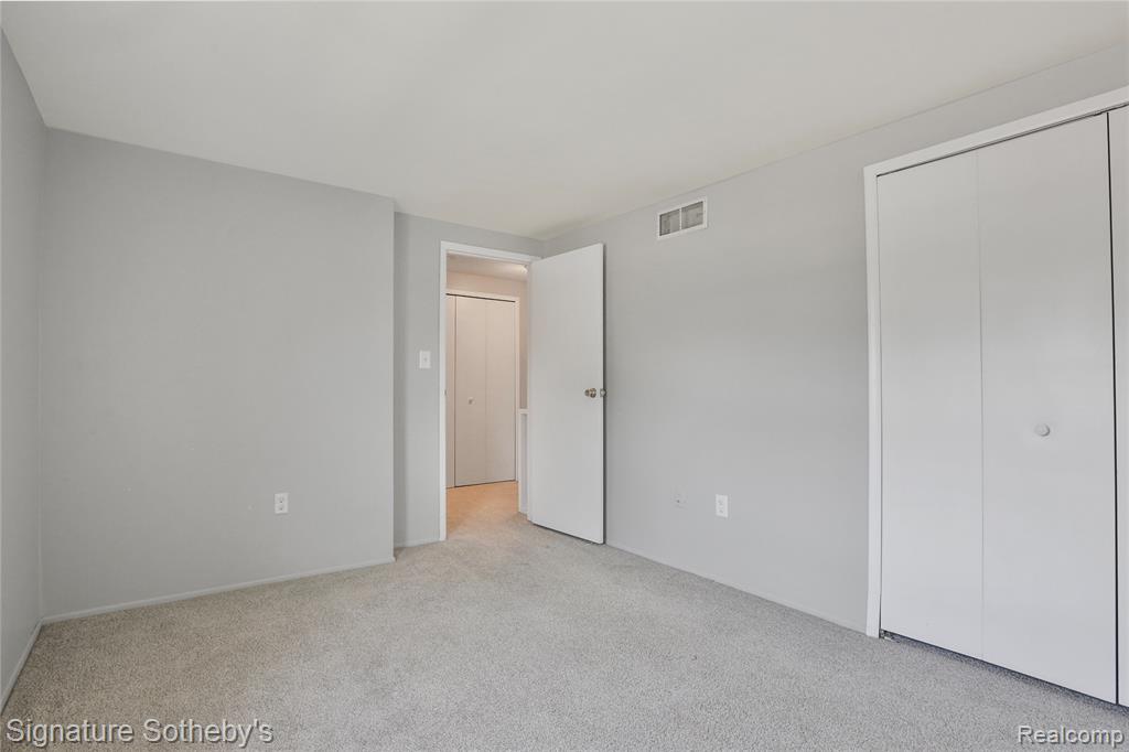 5025 Crooks Road, Unit 42 Royal Oak, MI 48073 - Photo 10 of 19