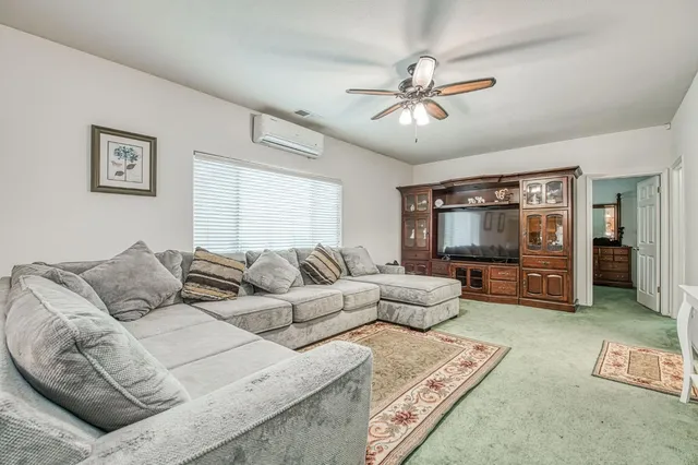a view of livingroom with furniture