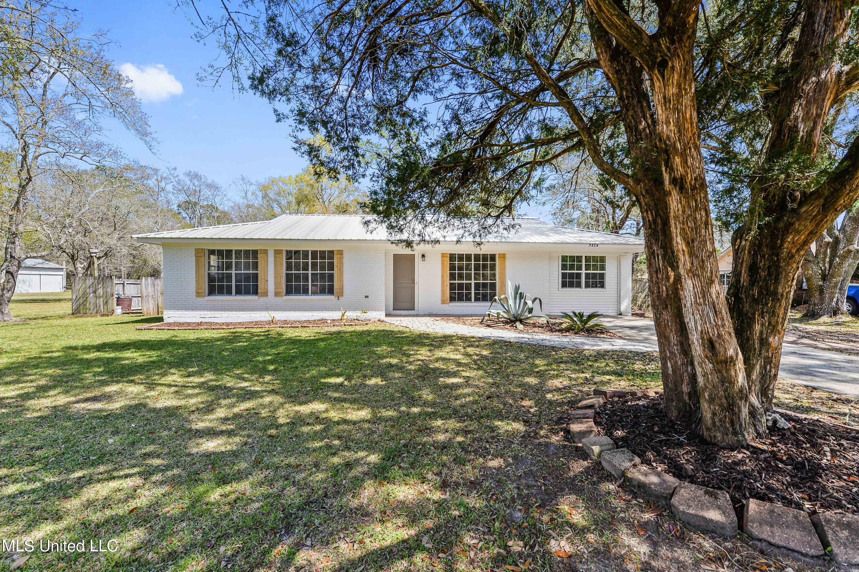 7214 Carlisle Street Moss Point, MS 39563 - Photo 1 of 26 001