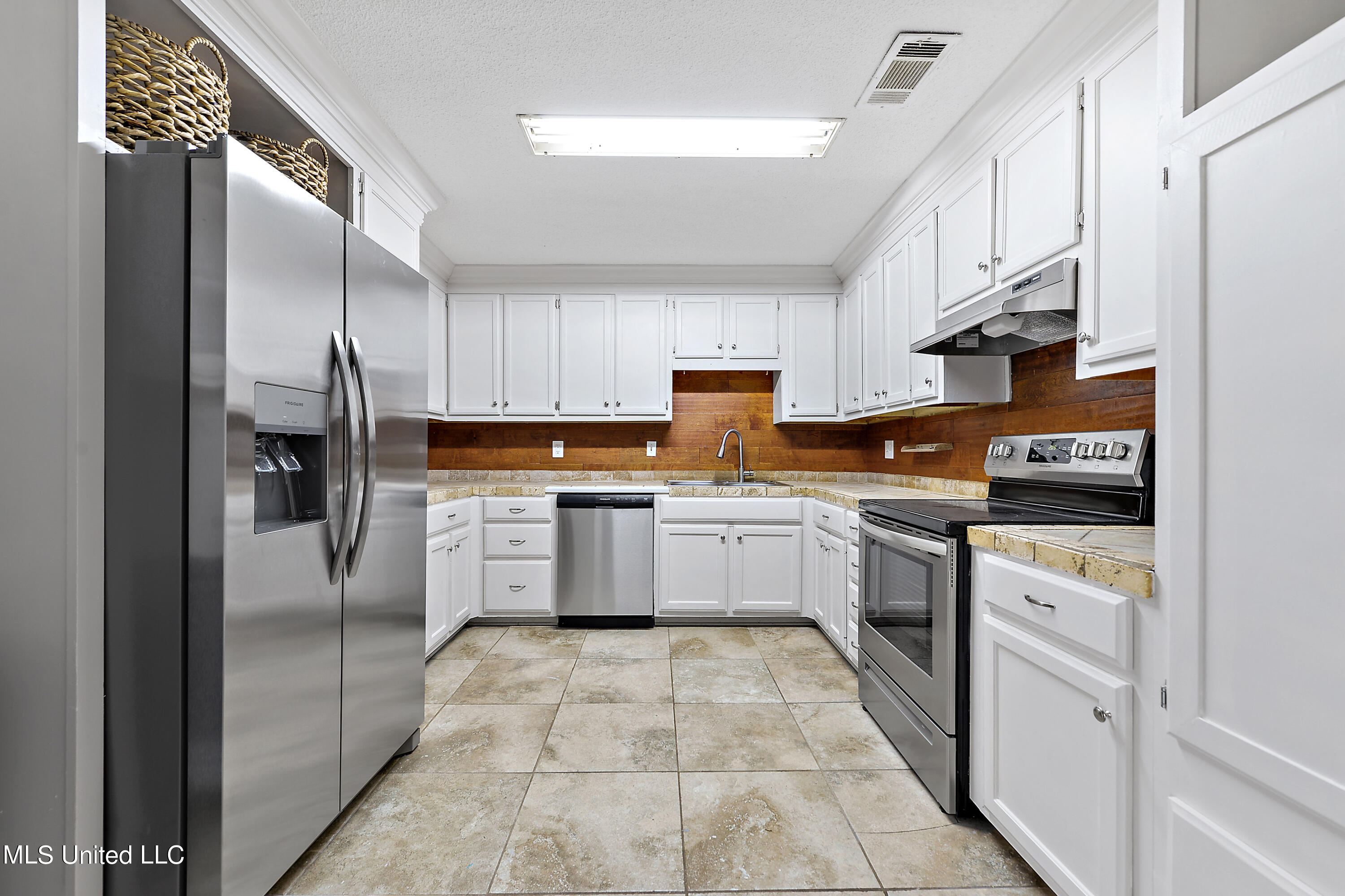 7214 Carlisle Street Moss Point, MS 39563 - Photo 7 of 26 007