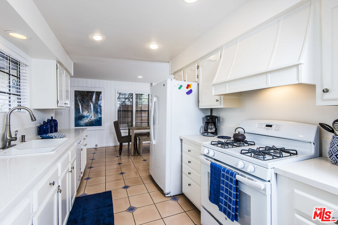 27 30th Avenue Venice, CA 90291 - Photo 19 of 49 a kitchen with granite countertop a sink stove and refrigerator