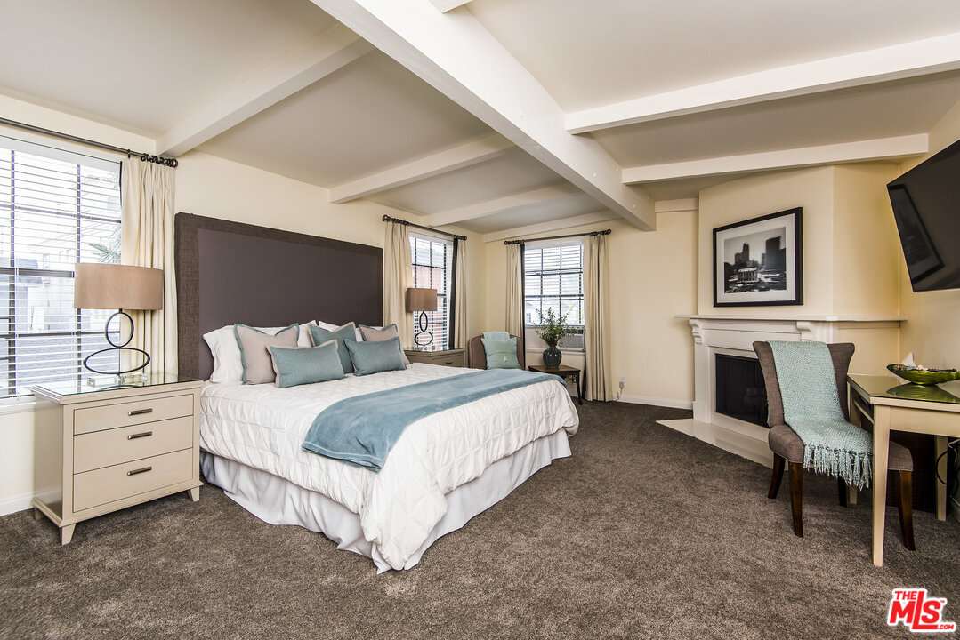 27 30th Avenue Venice, CA 90291 - Photo 21 of 49 a spacious bedroom with a bed and a flat screen tv