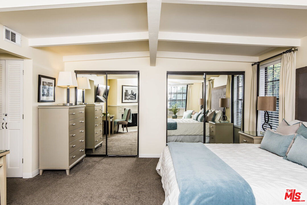 27 30th Avenue Venice, CA 90291 - Photo 23 of 49 a bedroom with furniture and large window