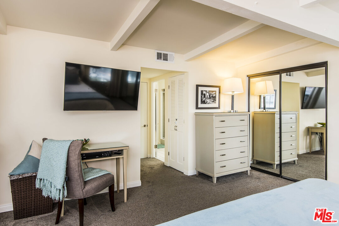 27 30th Avenue Venice, CA 90291 - Photo 24 of 49 a view of a livingroom with furniture