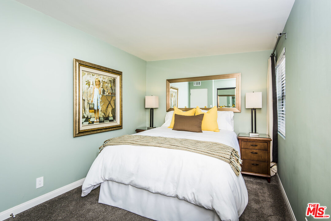 27 30th Avenue Venice, CA 90291 - Photo 28 of 49 a bedroom with a bed and a painting on the wall