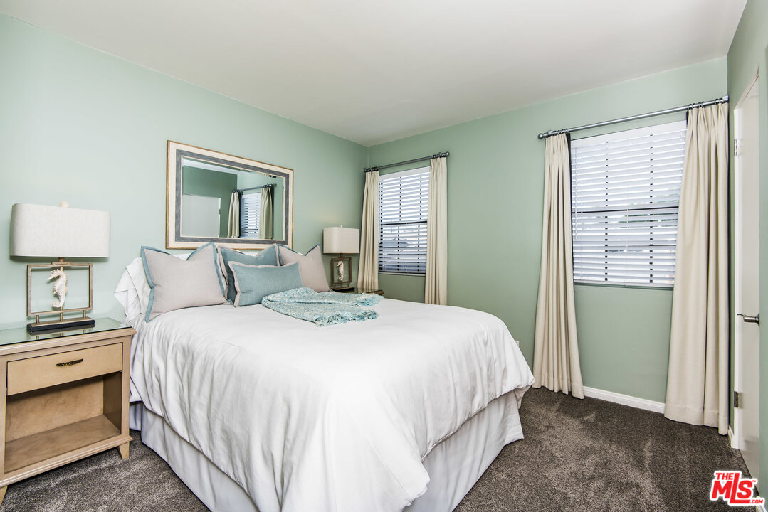 27 30th Avenue Venice, CA 90291 - Photo 29 of 49 a bedroom with bed and window