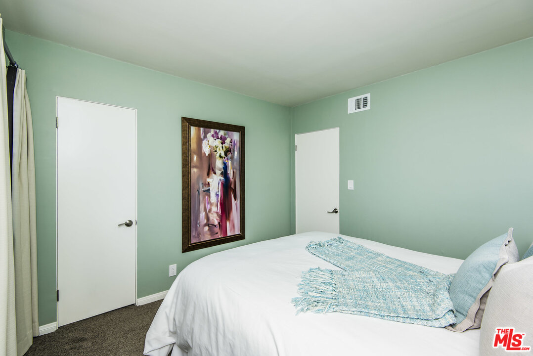 27 30th Avenue Venice, CA 90291 - Photo 31 of 49 a bedroom with a bed and painting on the wall